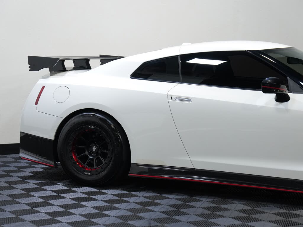 2016 Nissan GT-R NISMO photo 13