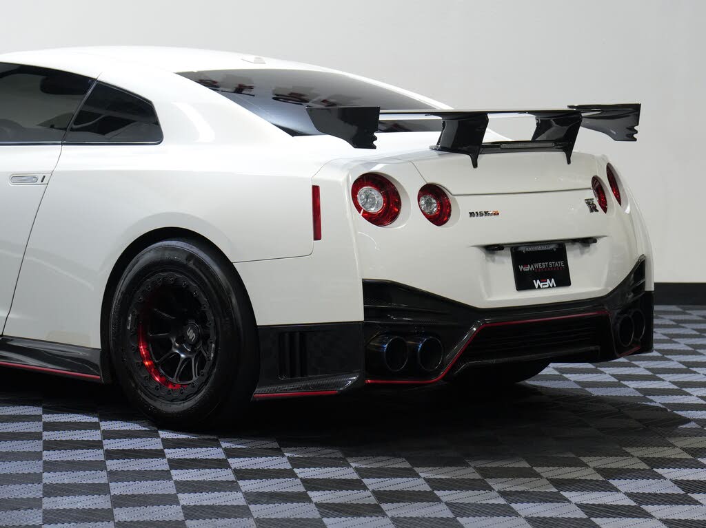 2016 Nissan GT-R NISMO photo 17