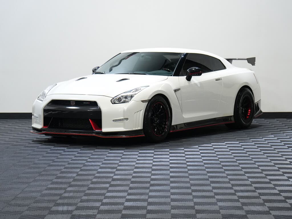 2016 Nissan GT-R NISMO photo 3