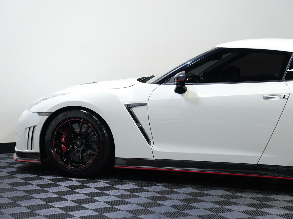 2016 Nissan GT-R NISMO photo 21
