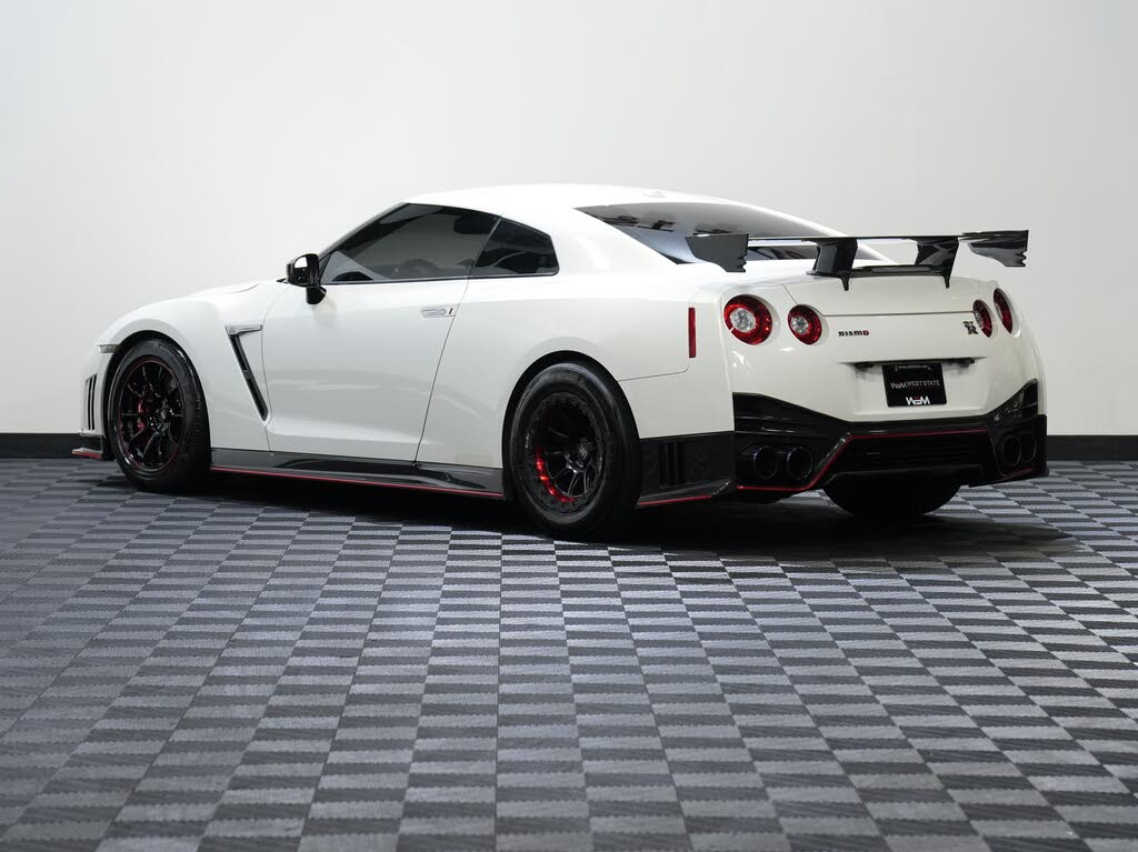 2016 Nissan GT-R NISMO photo 8