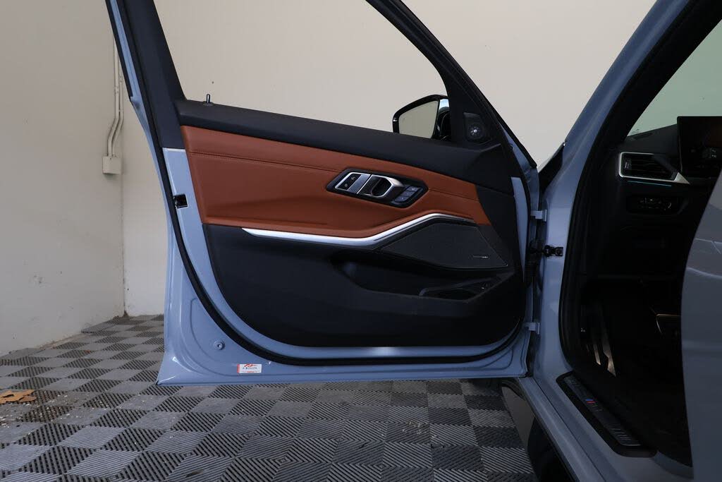 2023 BMW M3 Competition xDrive AWD photo 17 of 24
