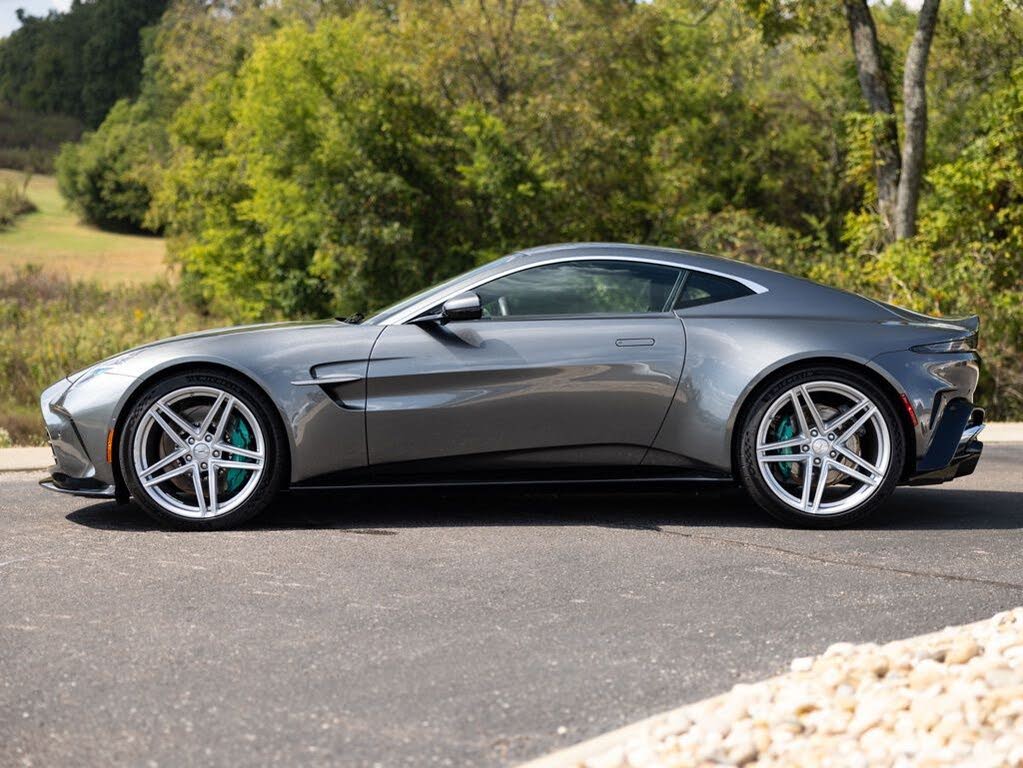 2025 Aston Martin Vantage Coupe RWD photo 3