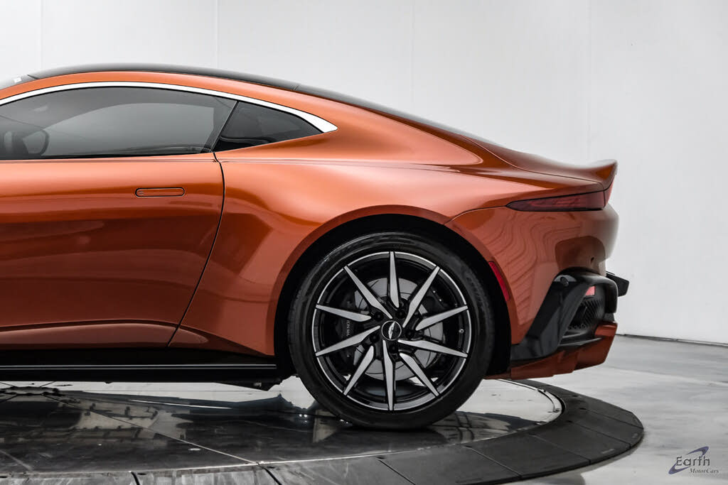 2019 Aston Martin Vantage RWD photo 11