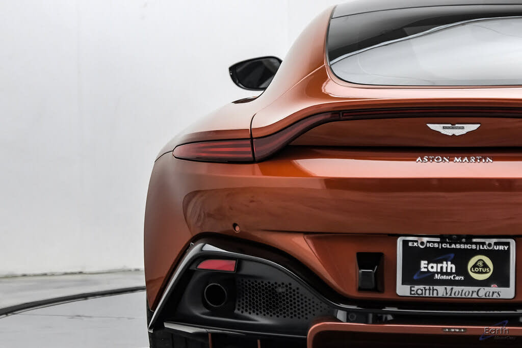 2019 Aston Martin Vantage RWD photo 17