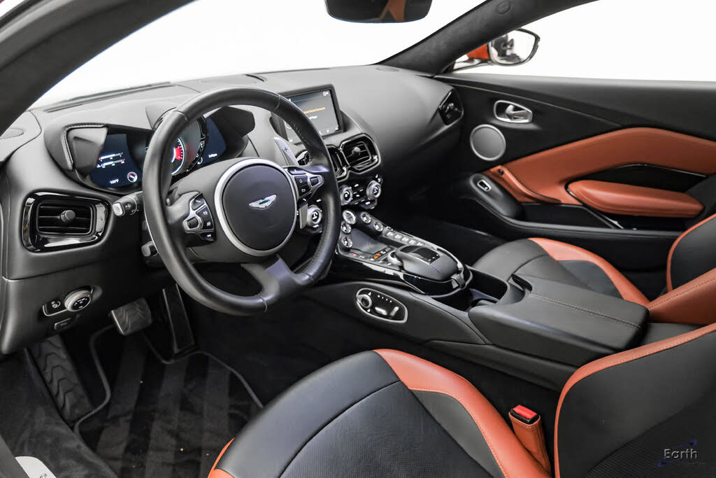2019 Aston Martin Vantage RWD photo 3