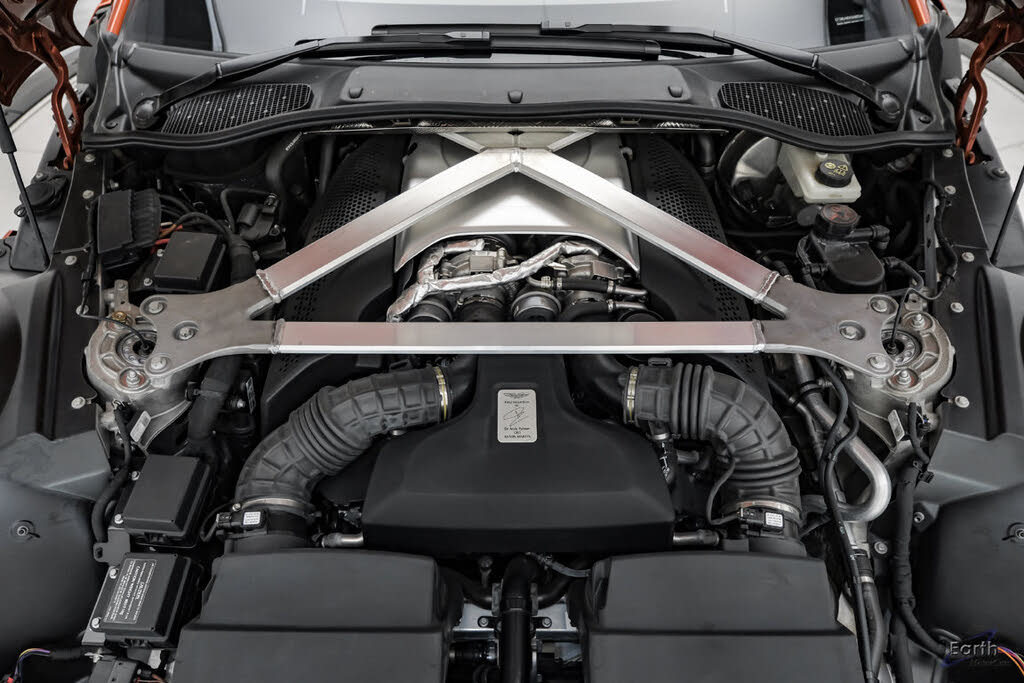 2019 Aston Martin Vantage RWD photo 4