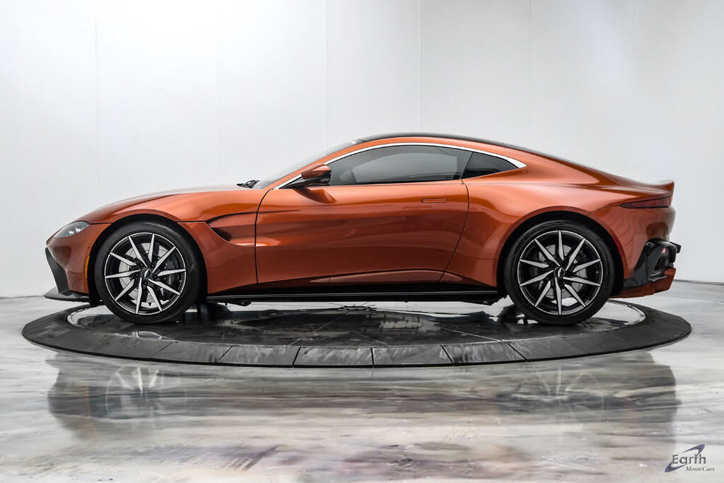 2019 Aston Martin Vantage RWD photo 8