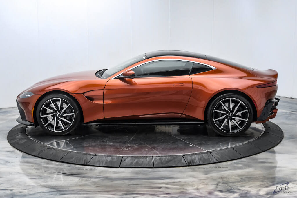 2019 Aston Martin Vantage RWD photo 9