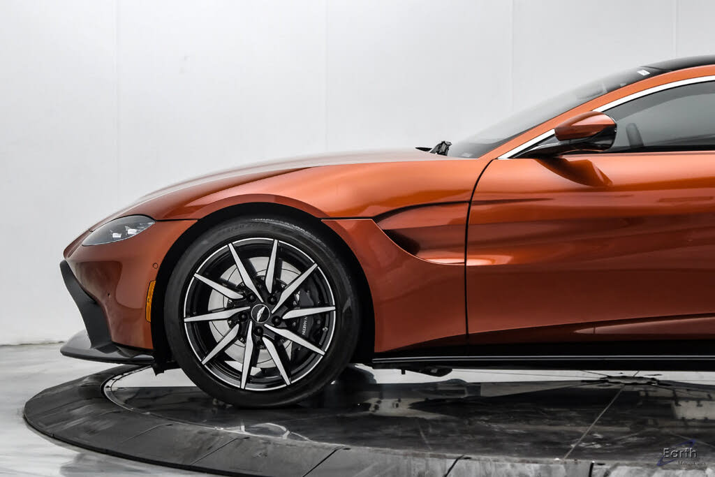 2019 Aston Martin Vantage RWD photo 10