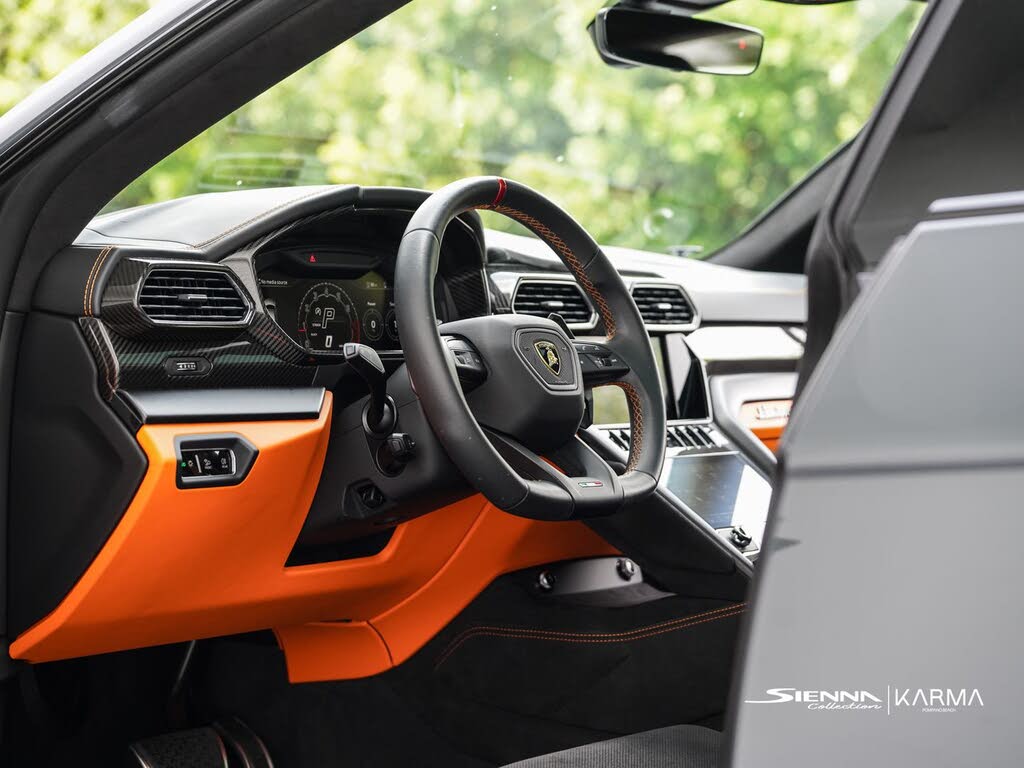 2024 Lamborghini Urus S AWD photo 3