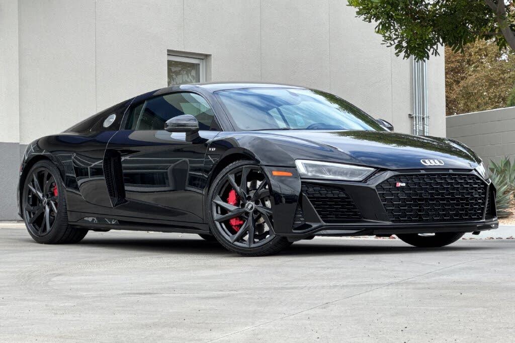 2022 Audi R8 V10 Performance Coupe RWD photo 2 of 24