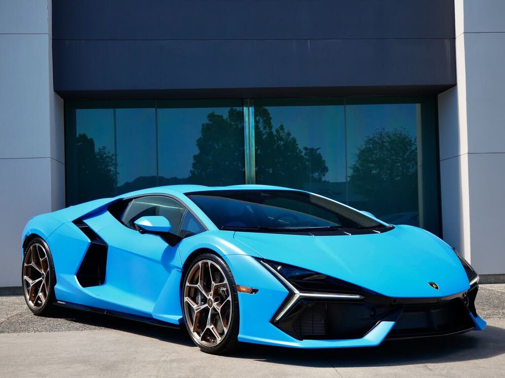 2025 Lamborghini Revuelto AWD photo 1 of 24