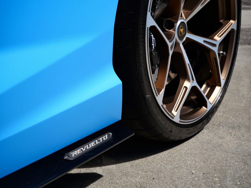 2025 Lamborghini Revuelto AWD photo 12 of 24
