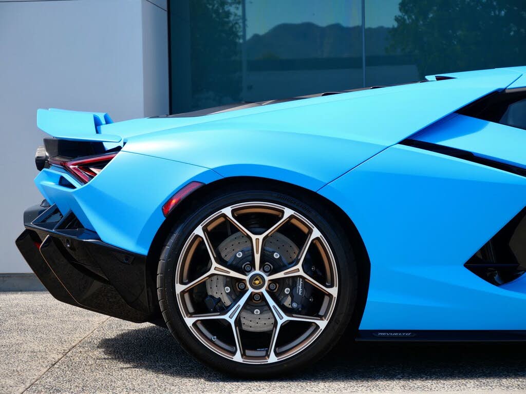 2025 Lamborghini Revuelto AWD photo 13 of 24