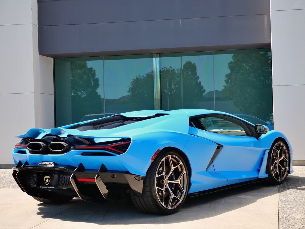 2025 Lamborghini Revuelto AWD photo 3 of 24