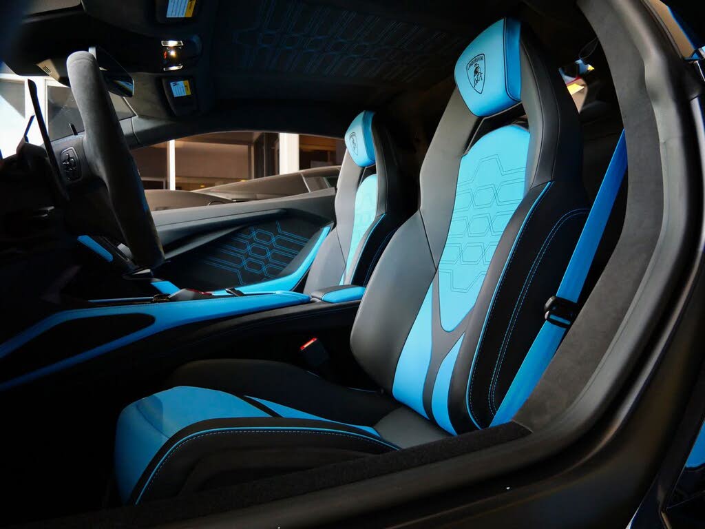 2025 Lamborghini Revuelto AWD photo 6 of 24