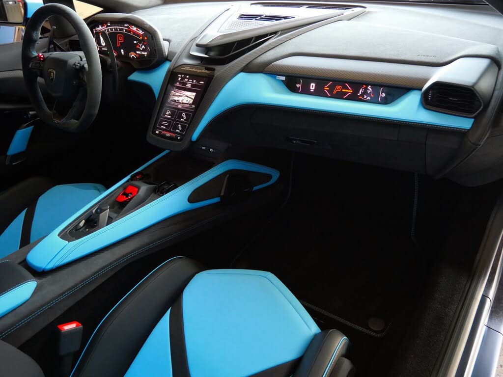 2025 Lamborghini Revuelto AWD photo 7 of 24