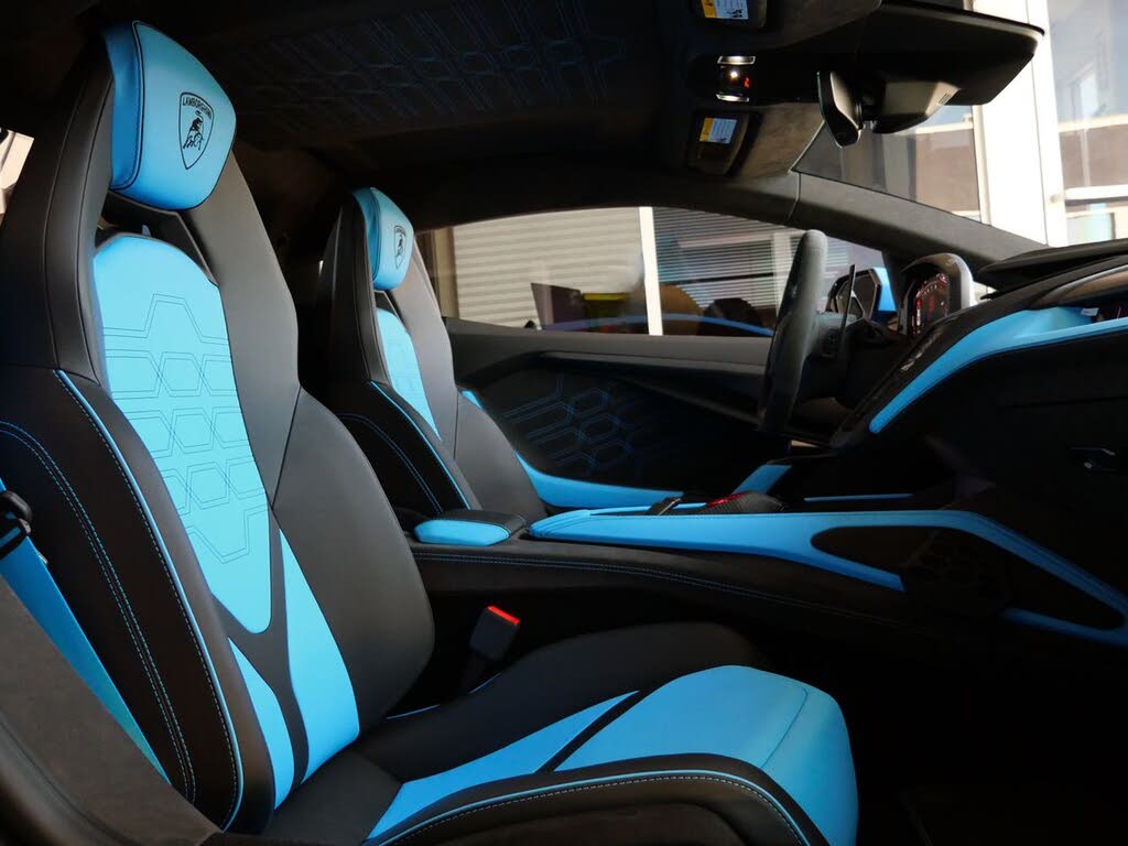 2025 Lamborghini Revuelto AWD photo 8 of 24