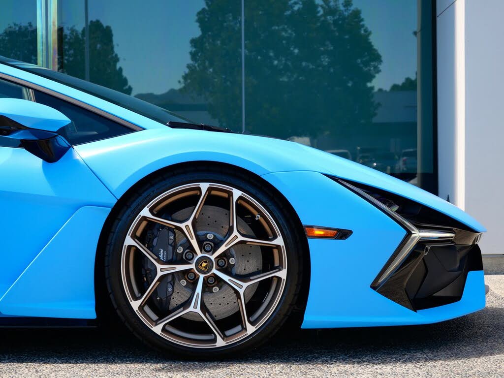 2025 Lamborghini Revuelto AWD photo 9 of 24