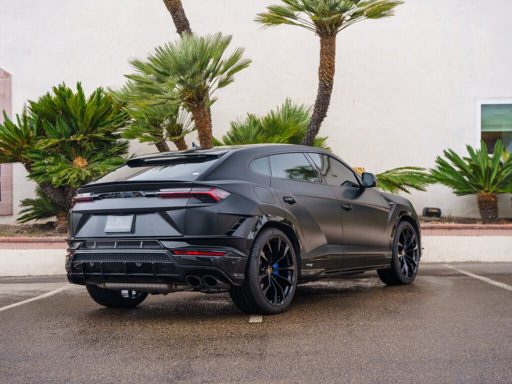 2024 Lamborghini Urus S AWD photo 3