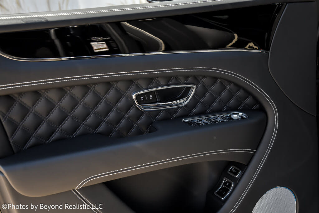 2023 Bentley Bentayga Hybrid AWD photo 17