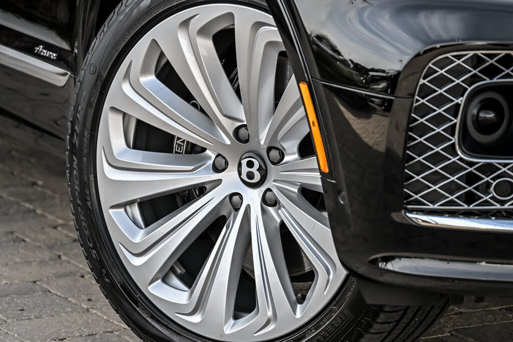 2023 Bentley Bentayga Hybrid AWD photo 3
