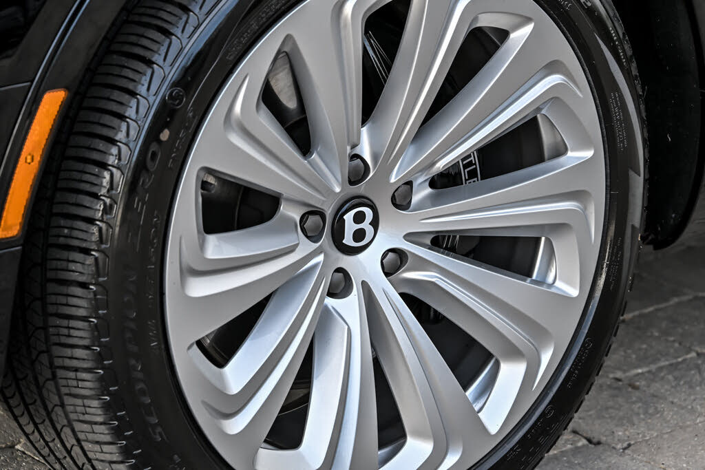 2023 Bentley Bentayga Hybrid AWD photo 8