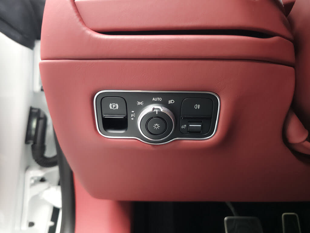 2025 Aston Martin DB12 V8 Coupe RWD photo 12 of 24