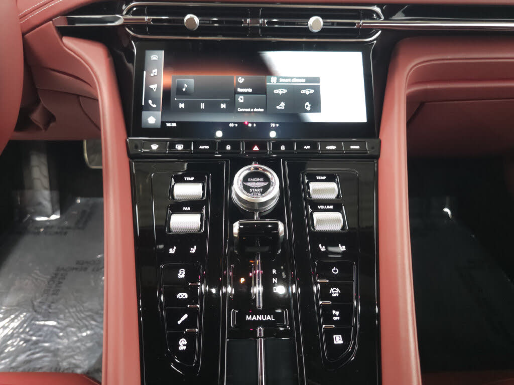 2025 Aston Martin DB12 V8 Coupe RWD photo 19 of 24