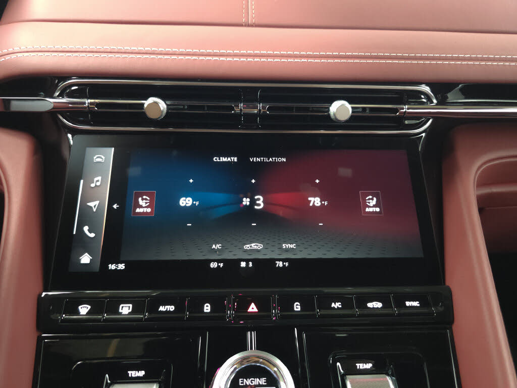 2025 Aston Martin DB12 V8 Coupe RWD photo 22 of 24