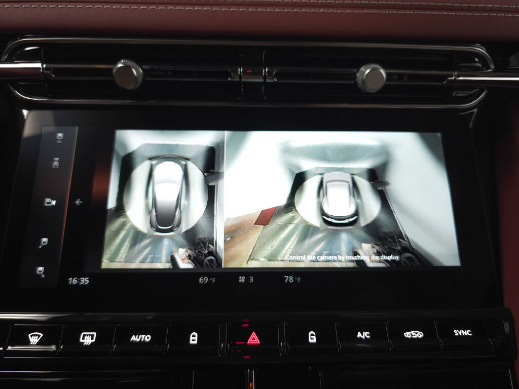2025 Aston Martin DB12 V8 Coupe RWD photo 23 of 24