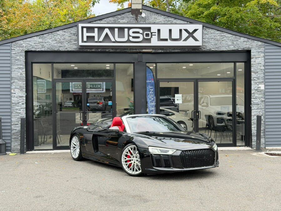 2017 Audi R8 quattro V10 Spyder AWD photo 1 of 24