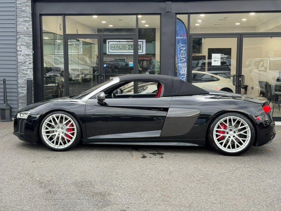 2017 Audi R8 quattro V10 Spyder AWD photo 19 of 24