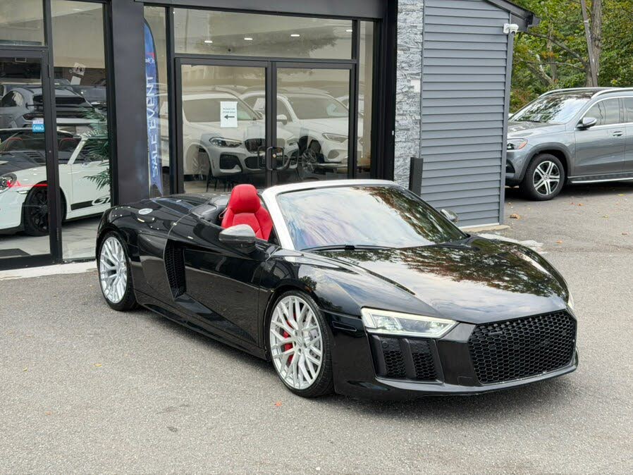 2017 Audi R8 quattro V10 Spyder AWD photo 6 of 24
