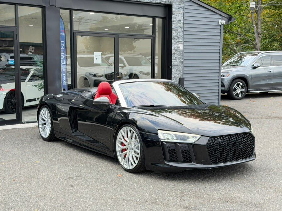 2017 Audi R8 quattro V10 Spyder AWD photo 7 of 24