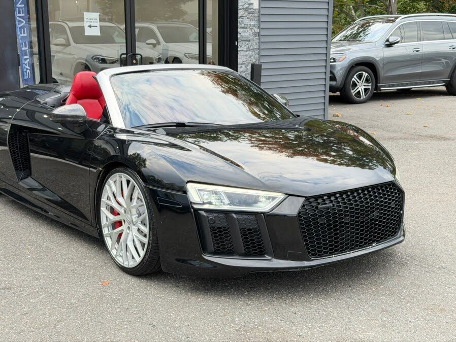 2017 Audi R8 quattro V10 Spyder AWD photo 8 of 24
