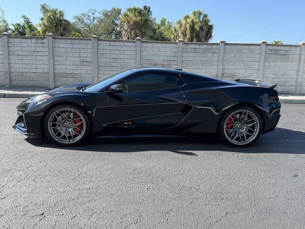 2025 Chevrolet Corvette Z06 3LZ Convertible RWD photo 2