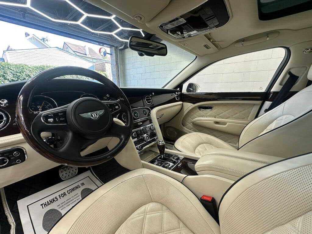2016 Bentley Mulsanne Speed RWD photo 13