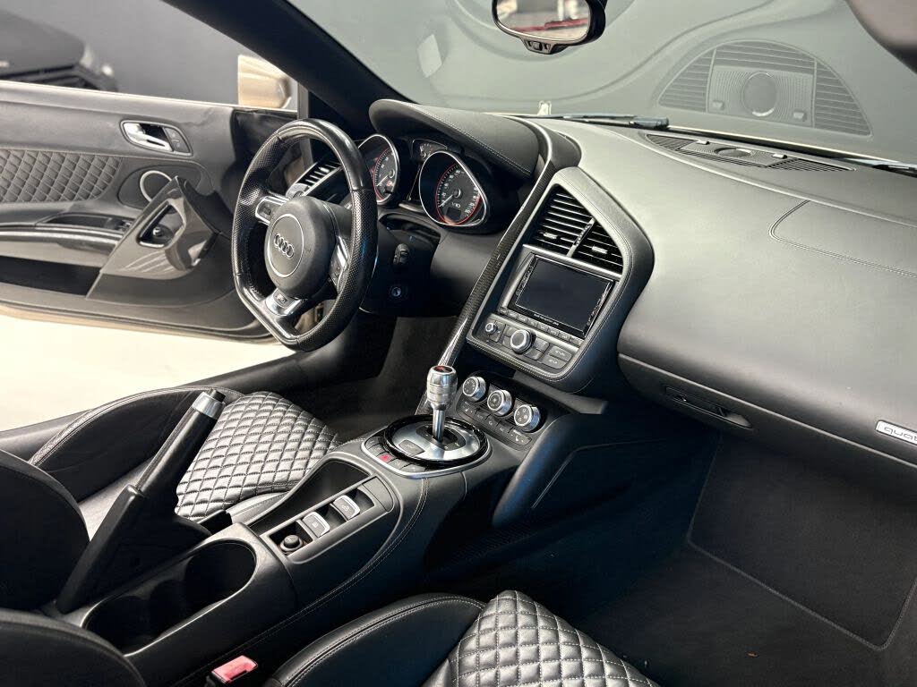 2014 Audi R8 quattro V10 Spyder AWD photo 14 of 24