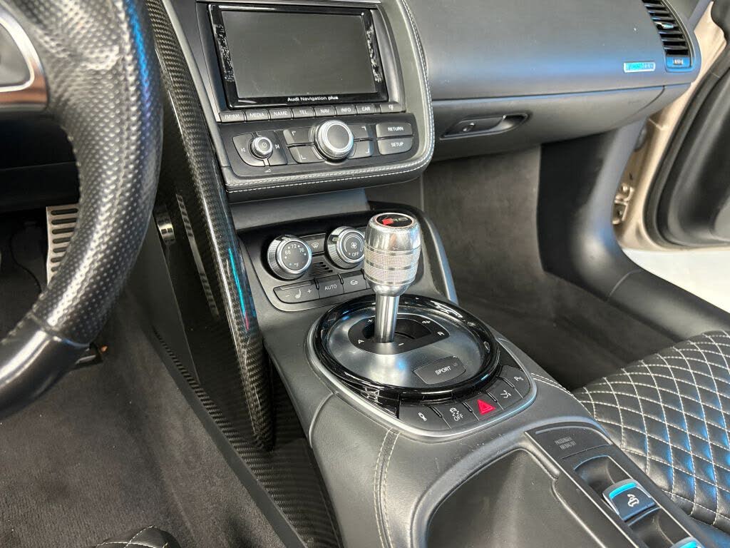 2014 Audi R8 quattro V10 Spyder AWD photo 20 of 24
