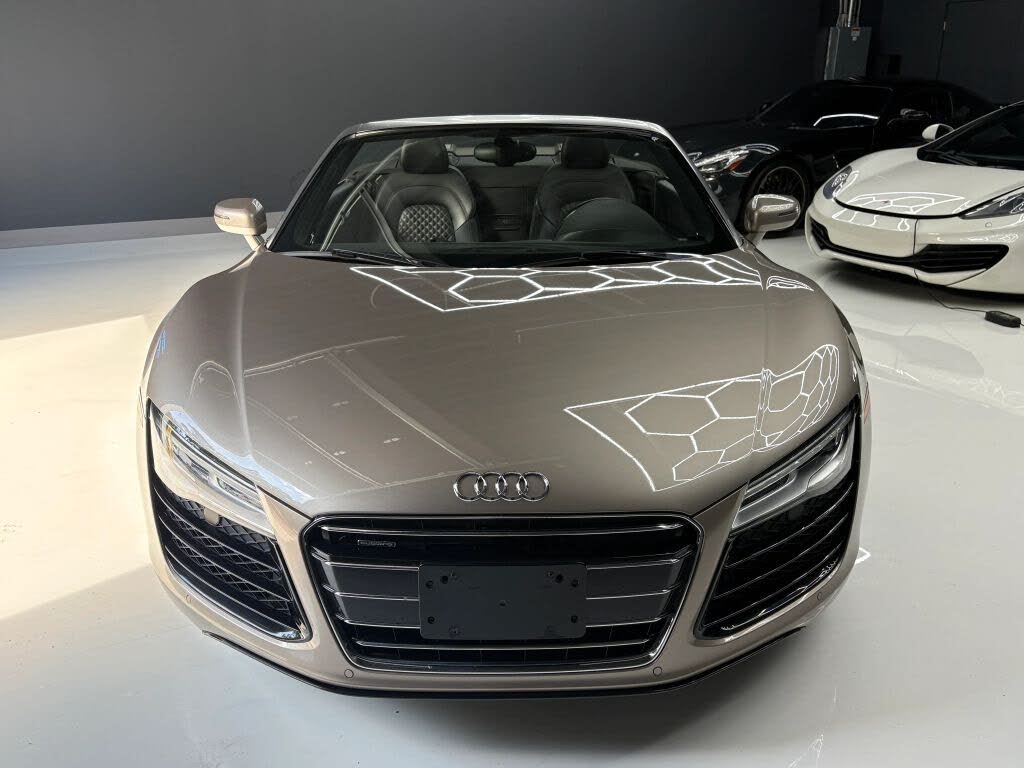 2014 Audi R8 quattro V10 Spyder AWD photo 3 of 24