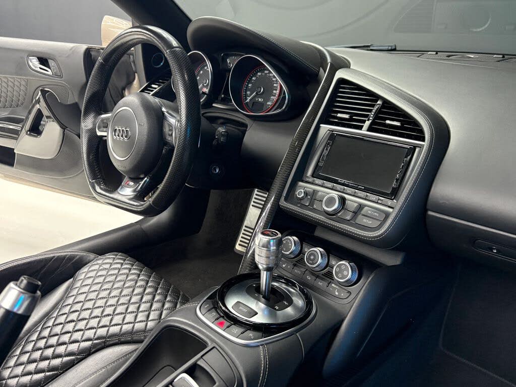 2014 Audi R8 quattro V10 Spyder AWD photo 21 of 24