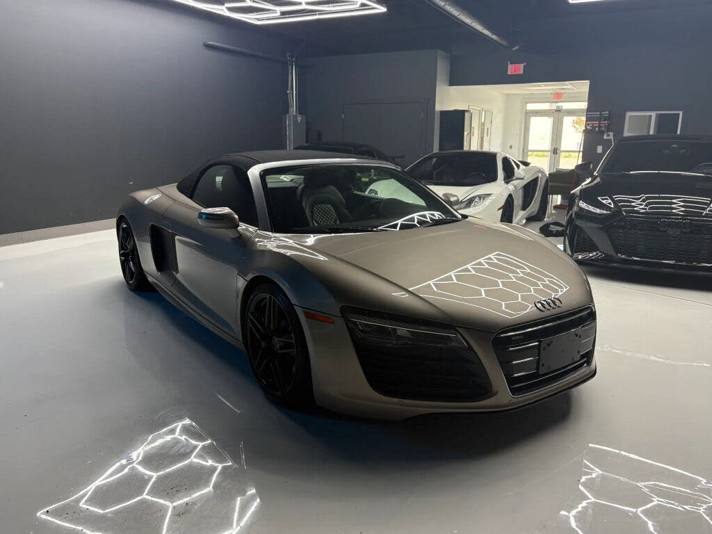 2014 Audi R8 quattro V10 Spyder AWD photo 24 of 24