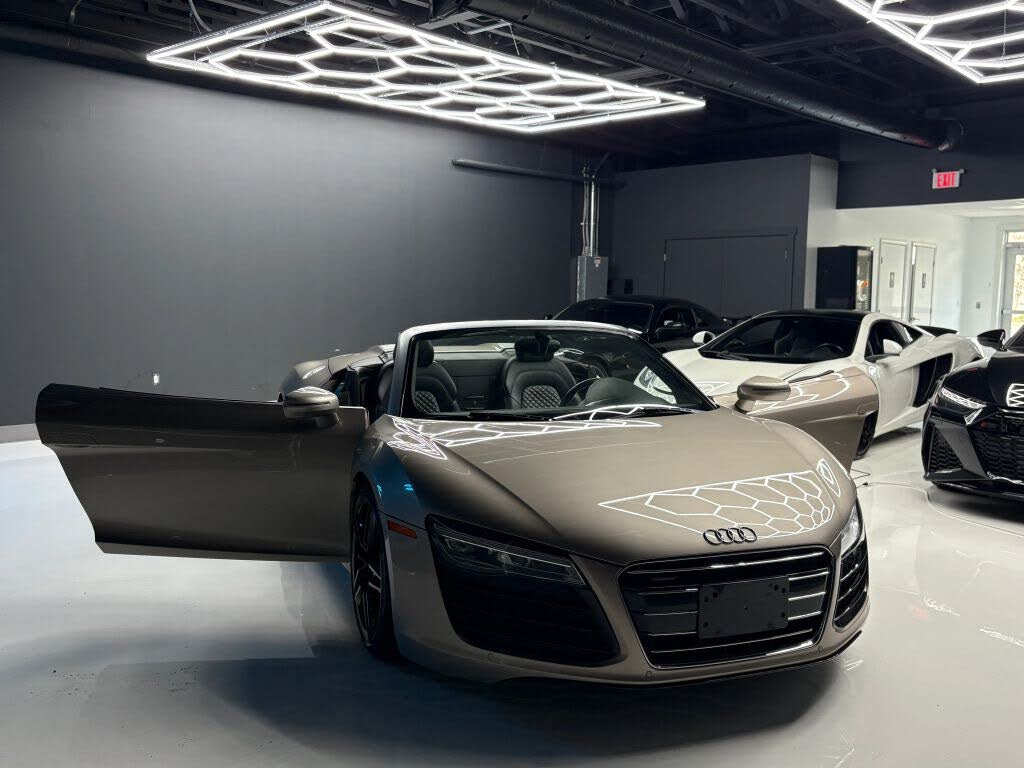 2014 Audi R8 quattro V10 Spyder AWD photo 4 of 24