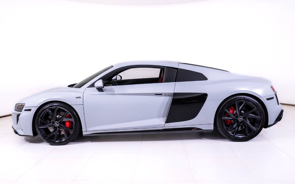 2022 Audi R8 V10 Performance Coupe RWD photo 2 of 24