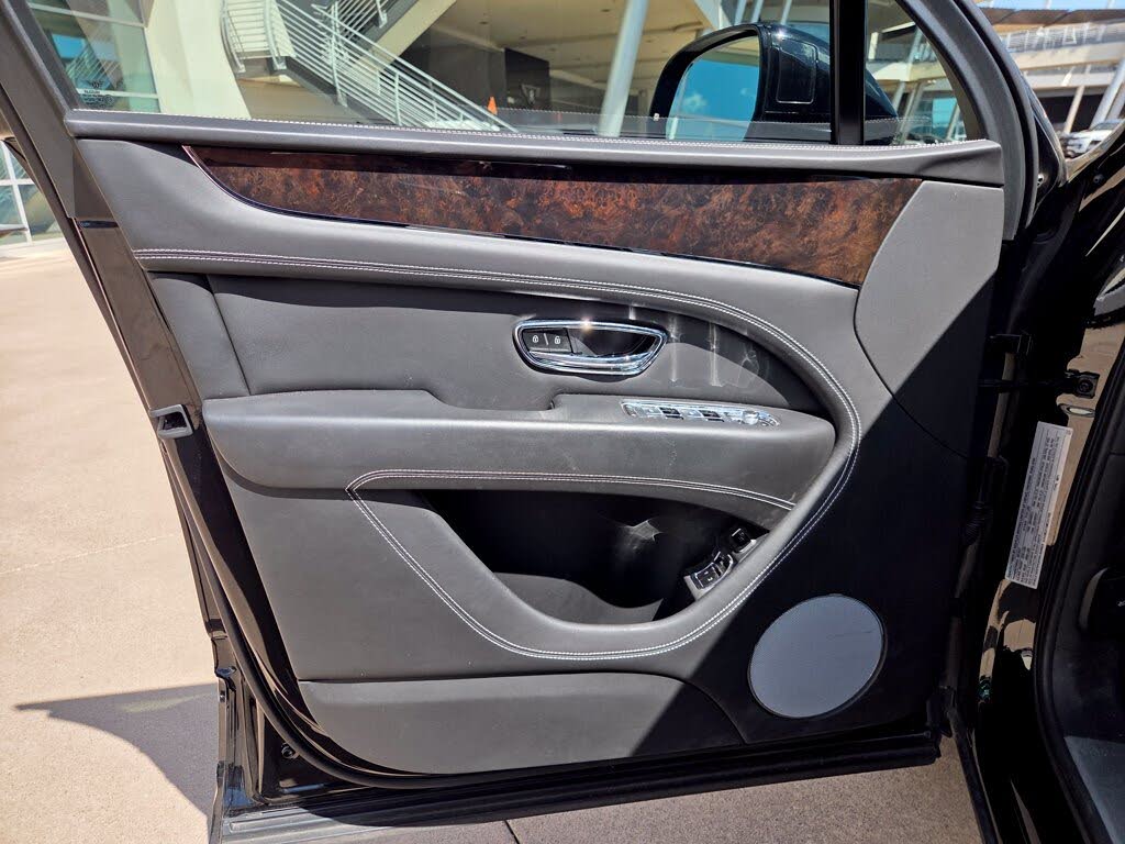 2021 Bentley Bentayga V8 AWD photo 4