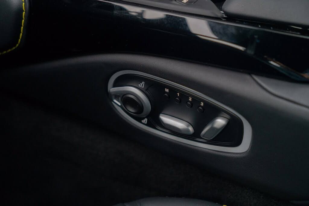 2023 Aston Martin Vantage V8 Coupe RWD photo 19