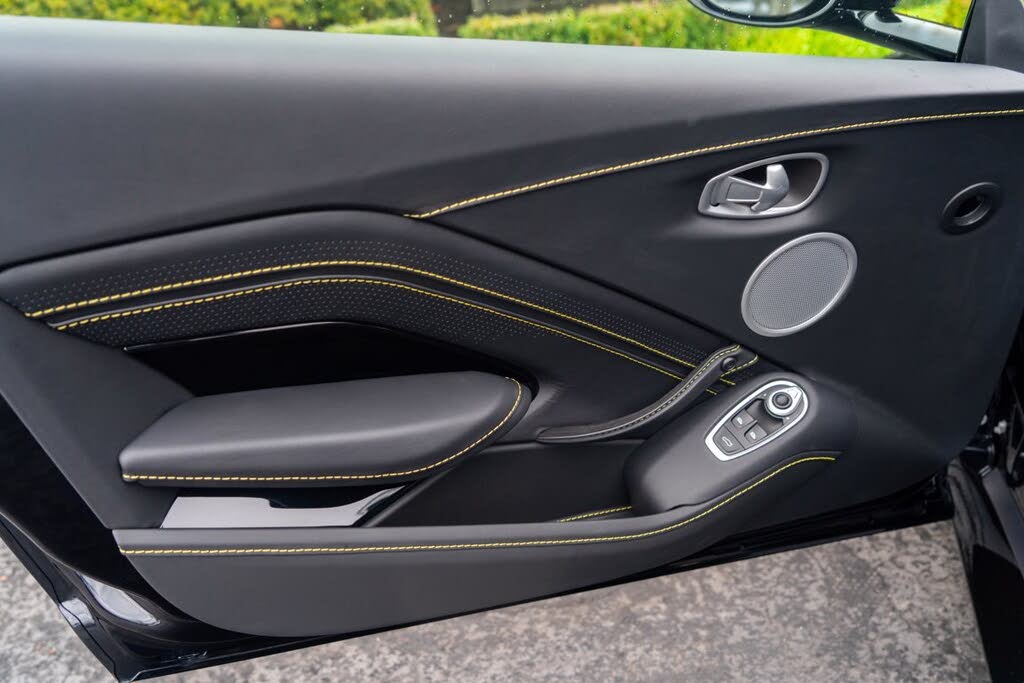 2023 Aston Martin Vantage V8 Coupe RWD photo 5