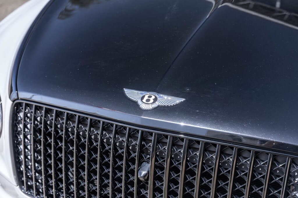 2023 Bentley Bentayga EWB Azure First Edition V8 AWD photo 11